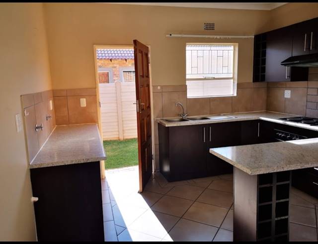 2 BEDROOM TOWNHOUSE FOR SALE IN RIVERSDALE
